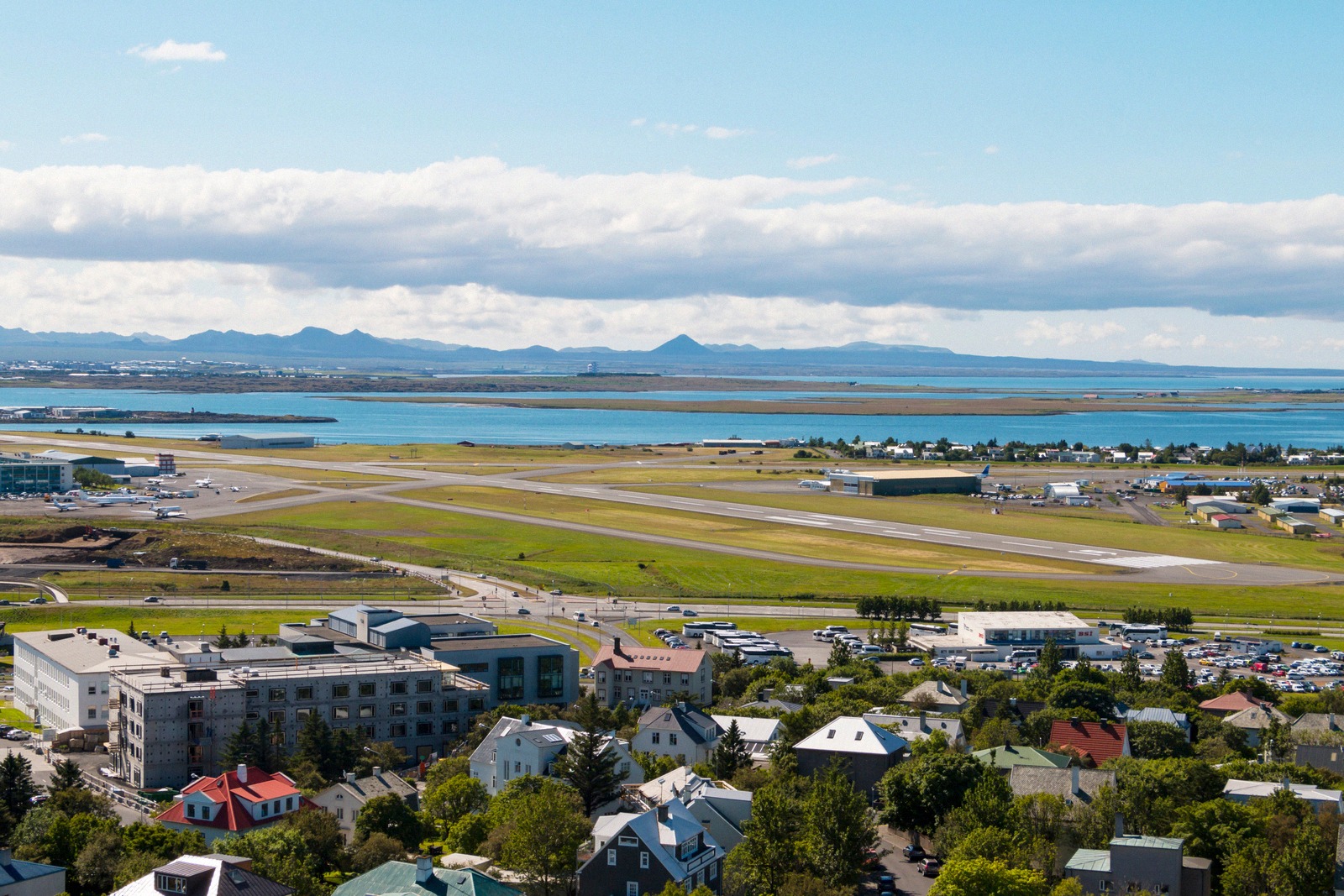 Faxaflói Körfezi ve şehir içi havalimanıyla birlikte Reykjavík